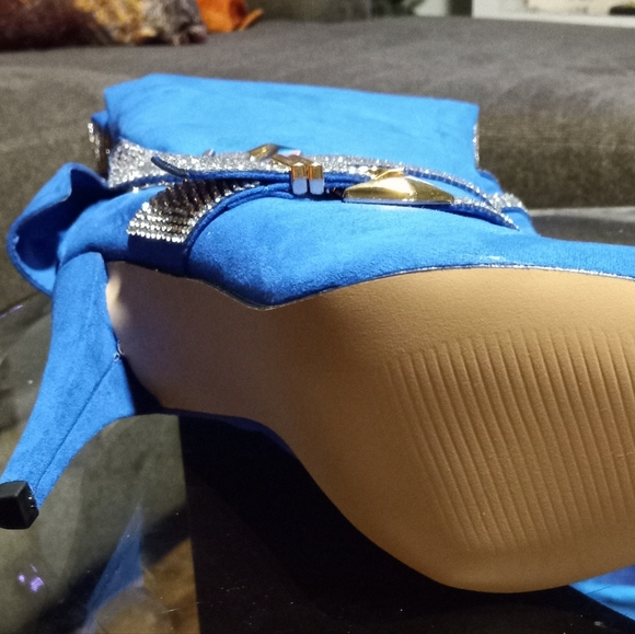 Boots - Picture 3 of 4